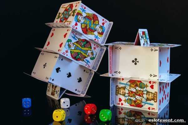 电子游艺厅娱乐活动深度解析：牌九对局中的心理博弈与认知策略