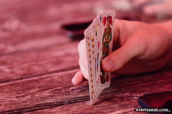 电子游艺厅娱乐活动深度解析：ICM模型如何重塑棋牌竞技决策逻辑