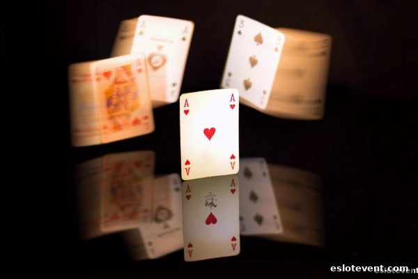 掌控情绪，玩转棋牌：电子游艺厅娱乐活动中的制胜心态与福利策略