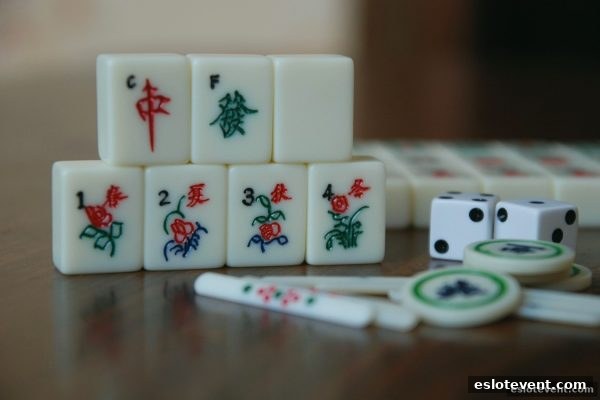 电子游艺厅娱乐活动中的掼蛋精进指南：牌型、策略与胜率提升之道
