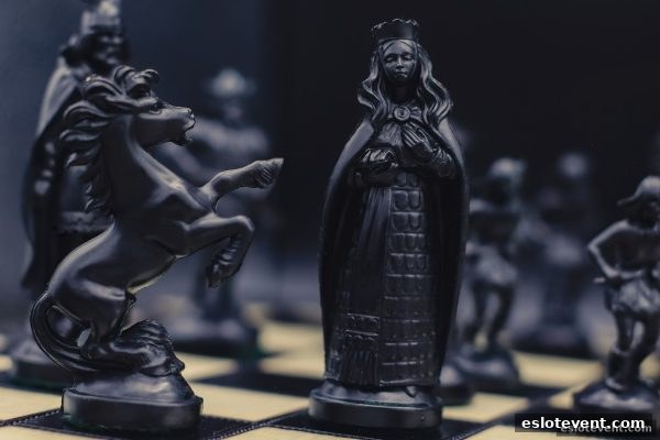 电子游艺厅娱乐活动中的断牌技巧：PC客户端上六合彩与牌九的策略优化