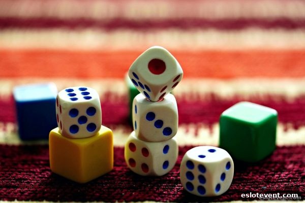 电子游艺厅娱乐活动中的数字竞速与牌局博弈：规则、数学与长期策略