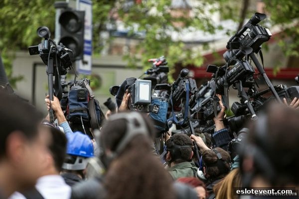 电子游艺厅娱乐活动中的电竞赛事直播：沉浸式观赛与互动全攻略